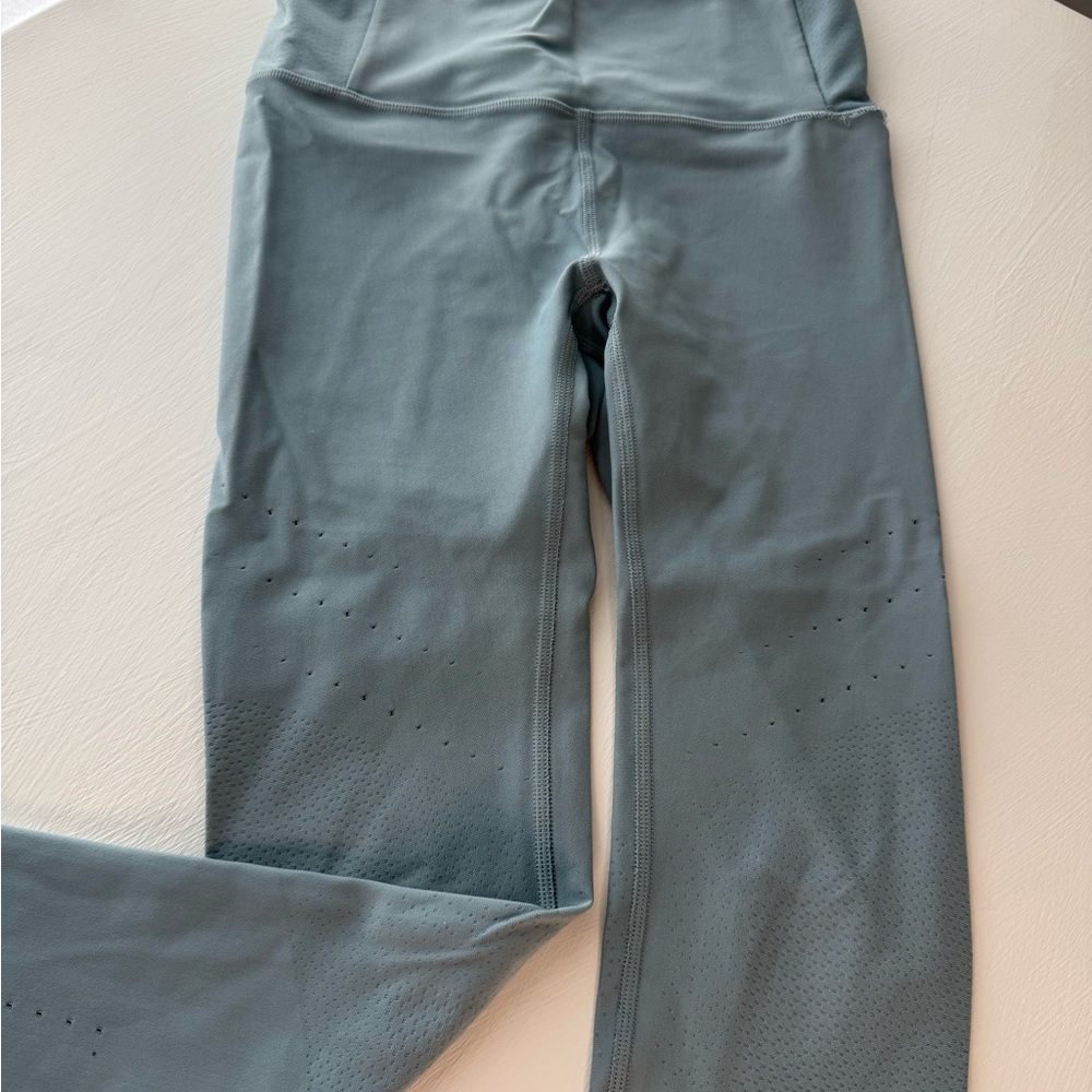 Lululemon Athletica Sky Blue Leggings - Picture 4 of 10